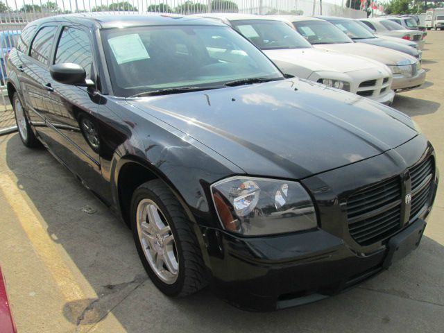 2006 Dodge Magnum SE