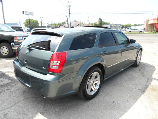 2006 Dodge Magnum Deluxe Convertible
