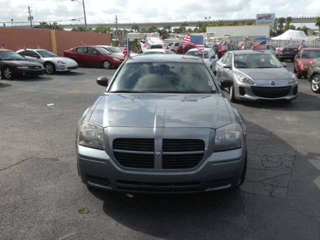 2006 Dodge Magnum SE