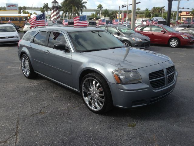 2006 Dodge Magnum SE