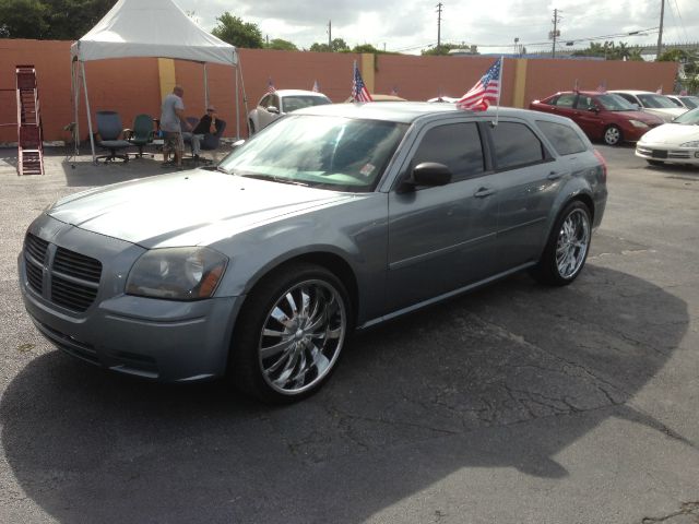 2006 Dodge Magnum SE