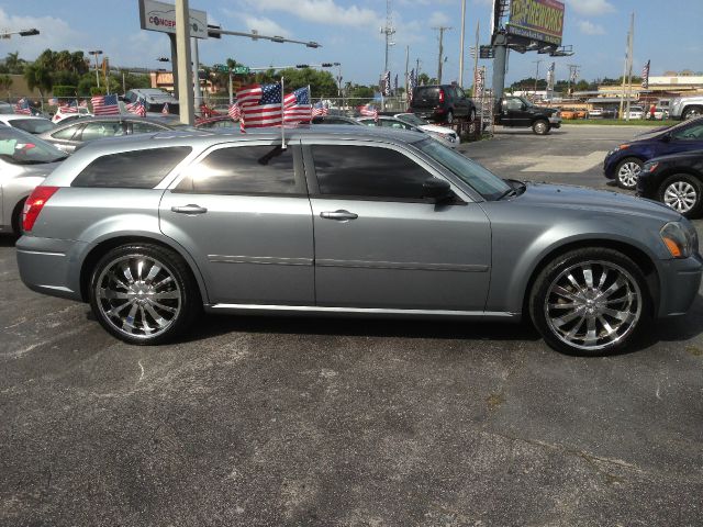 2006 Dodge Magnum SE
