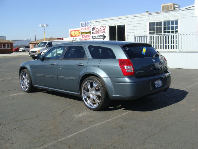 2006 Dodge Magnum SE