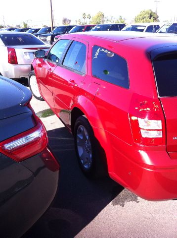 2006 Dodge Magnum SE