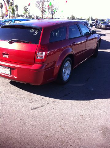 2006 Dodge Magnum SE
