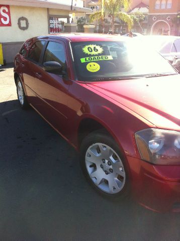 2006 Dodge Magnum SE