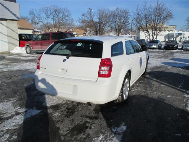 2006 Dodge Magnum SE