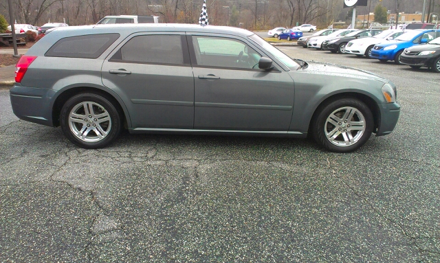 2006 Dodge Magnum SE