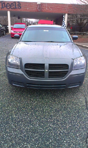 2006 Dodge Magnum SE