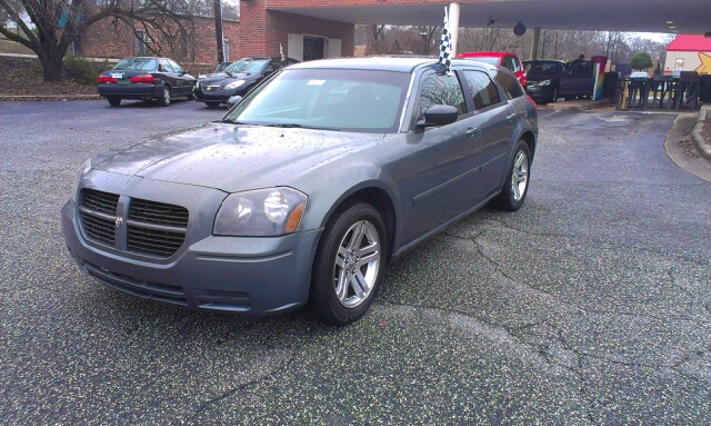 2006 Dodge Magnum SE