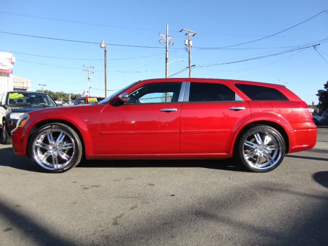 2006 Dodge Magnum SE