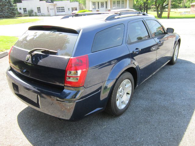 2006 Dodge Magnum SE