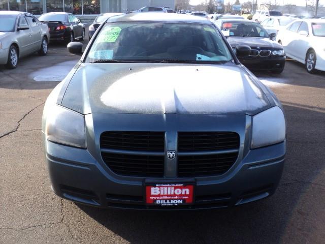 2006 Dodge Magnum SE