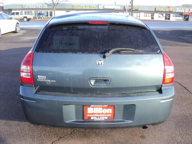 2006 Dodge Magnum SE