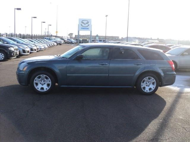 2006 Dodge Magnum SE