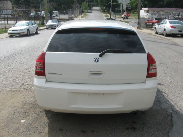 2006 Dodge Magnum SE