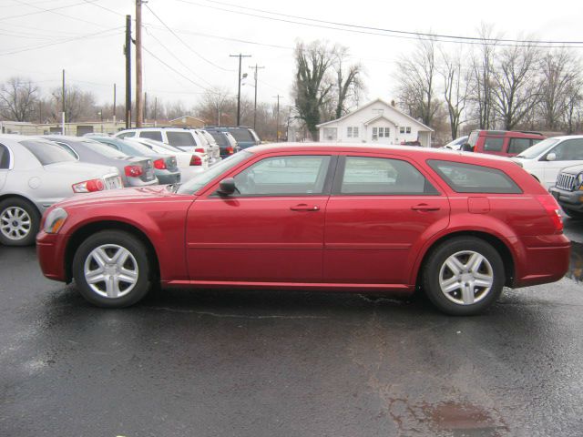 2006 Dodge Magnum SE