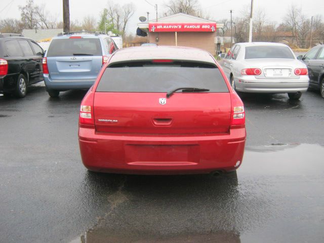 2006 Dodge Magnum SE