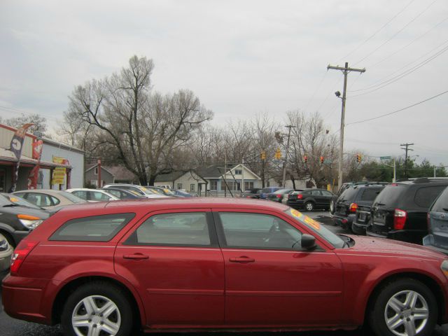 2006 Dodge Magnum SE
