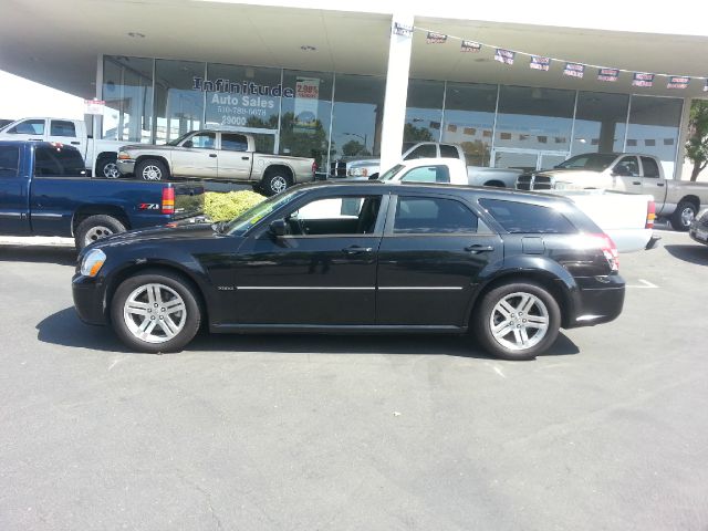 2006 Dodge Magnum Deluxe Convertible