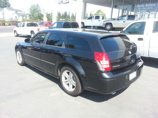 2006 Dodge Magnum Deluxe Convertible