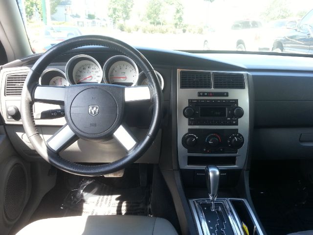 2006 Dodge Magnum Deluxe Convertible