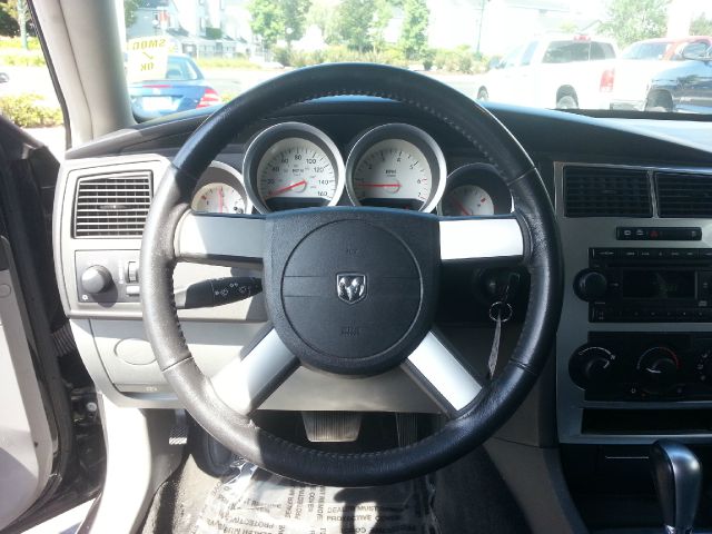 2006 Dodge Magnum Deluxe Convertible