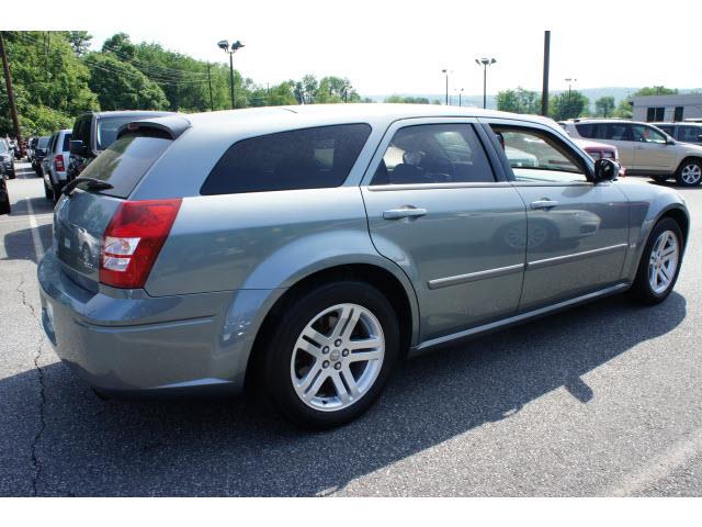 2006 Dodge Magnum S