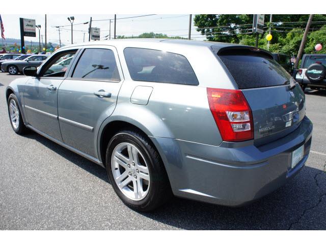 2006 Dodge Magnum S