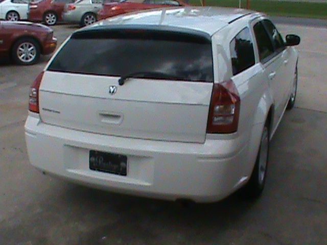 2007 Dodge Magnum SE