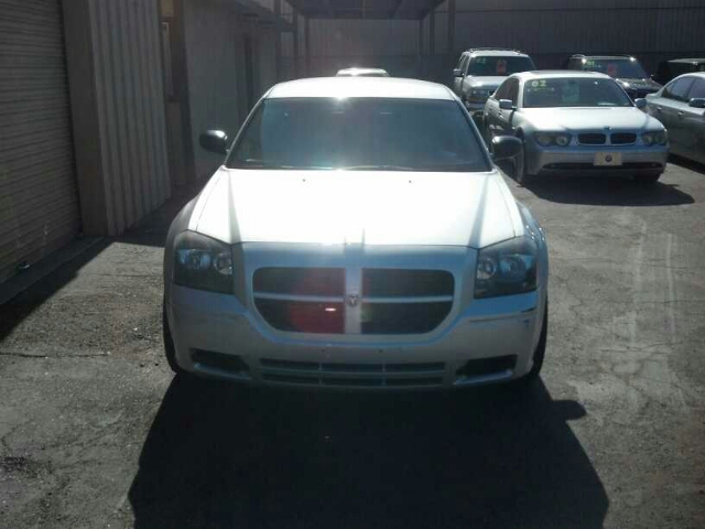 2007 Dodge Magnum SE