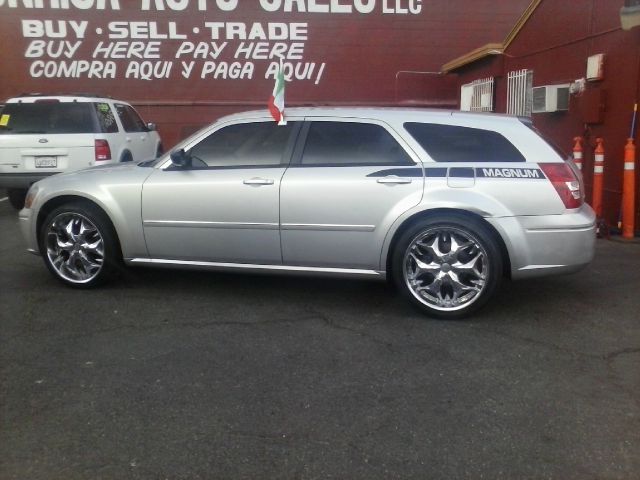 2007 Dodge Magnum SE