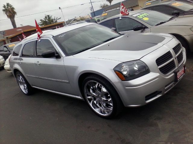 2007 Dodge Magnum SE
