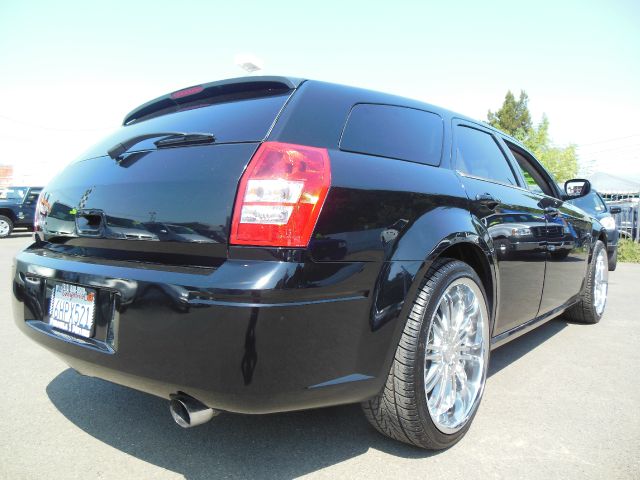 2007 Dodge Magnum SE