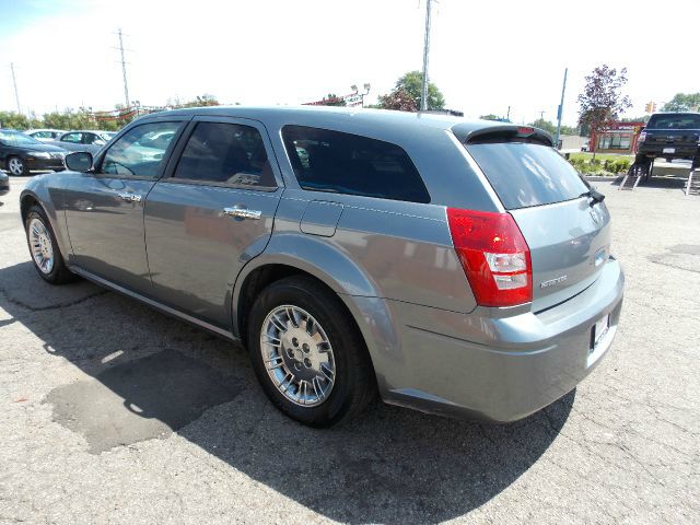 2007 Dodge Magnum SE