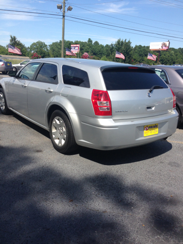 2007 Dodge Magnum SE
