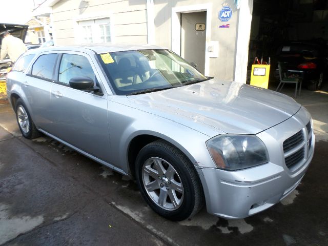 2007 Dodge Magnum SE
