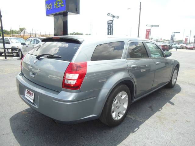 2007 Dodge Magnum SE