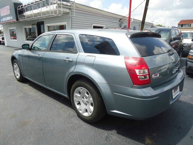 2007 Dodge Magnum SE