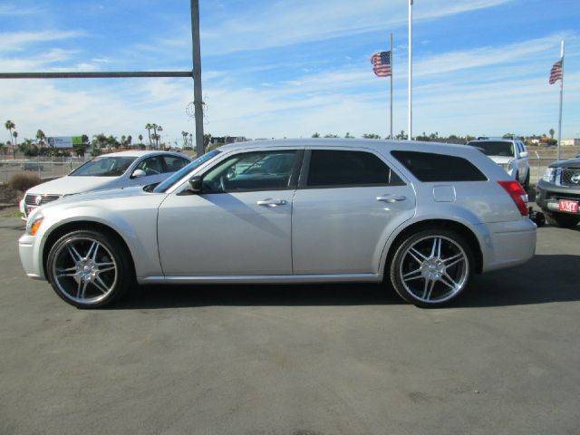 2007 Dodge Magnum SE