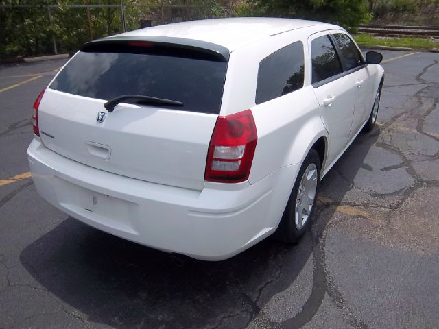 2007 Dodge Magnum SE