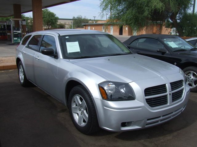 2007 Dodge Magnum SE
