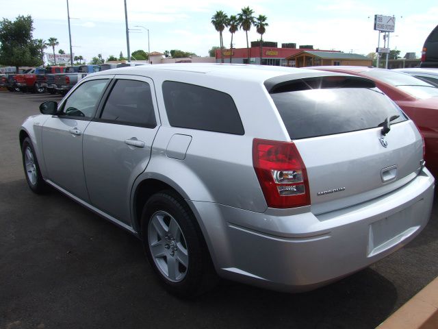 2007 Dodge Magnum SE