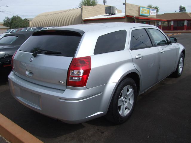 2007 Dodge Magnum SE