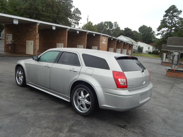 2007 Dodge Magnum SE