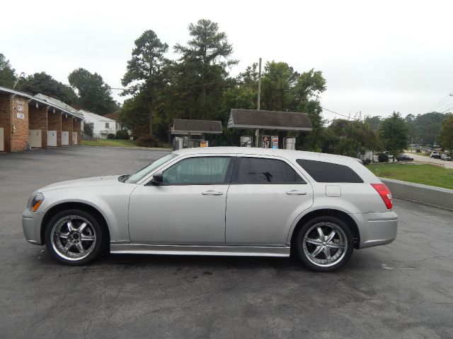 2007 Dodge Magnum SE