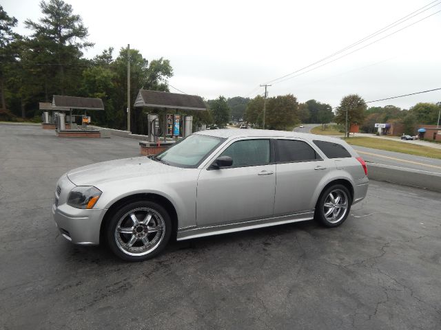 2007 Dodge Magnum SE