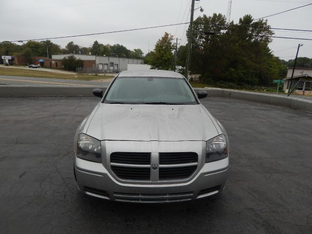 2007 Dodge Magnum SE