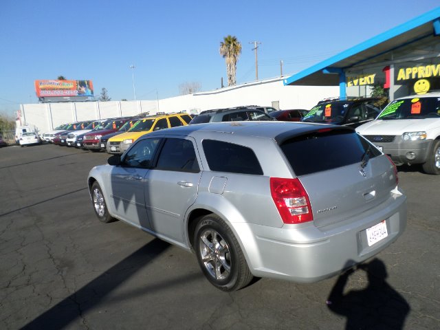 2007 Dodge Magnum SE