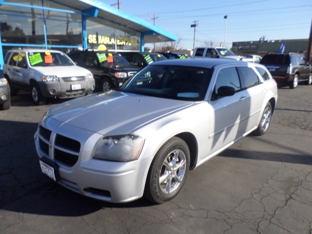 2007 Dodge Magnum SE